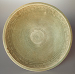 Sisatchanalai celadon dish from the 'Royal Nanhai', diameter 23.5cm