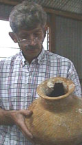 Photo of Sten Sjostrand  with brown ricepot from Turiang.